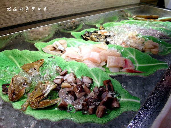 火龍島極品火鍋｜台北火鍋吃到飽，CP值超高海鮮超威麻辣鍋 @猴屁的異想世界