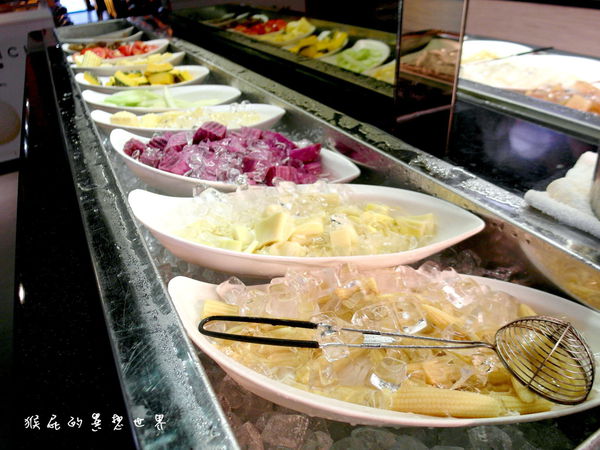 火龍島極品火鍋｜台北火鍋吃到飽，CP值超高海鮮超威麻辣鍋 @猴屁的異想世界