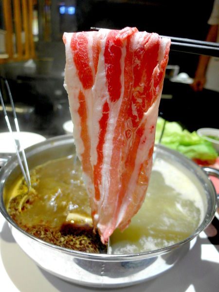 火龍島極品火鍋｜台北火鍋吃到飽，CP值超高海鮮超威麻辣鍋 @猴屁的異想世界
