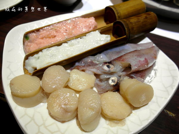 火龍島極品火鍋｜台北火鍋吃到飽，CP值超高海鮮超威麻辣鍋 @猴屁的異想世界