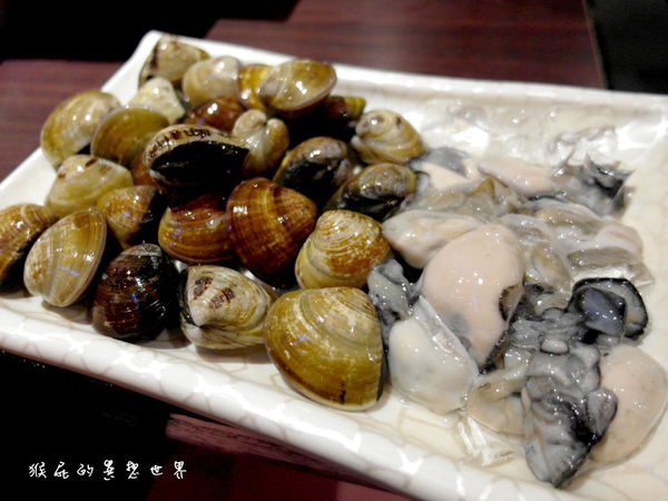 火龍島極品火鍋｜台北火鍋吃到飽，CP值超高海鮮超威麻辣鍋 @猴屁的異想世界