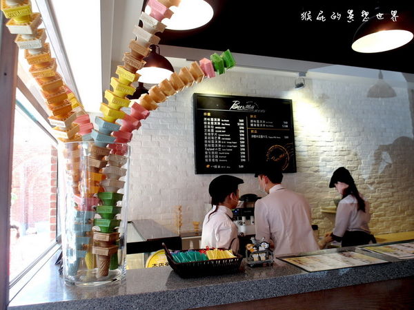 Bee&#038;Milk｜台中火車站冰店，宮原眼科旁新開的韓國蜂巢霜淇淋 @猴屁的異想世界