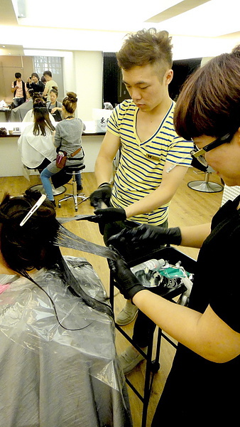 BonBonHair｜台北中山髮廊推薦，告別直髮，燙成夢幻波浪捲髮 @猴屁的異想世界