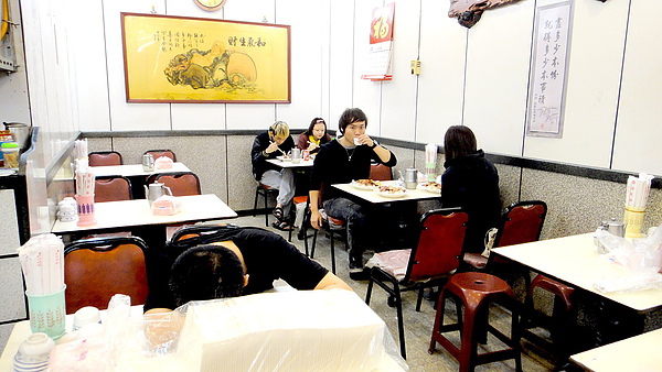 【台北新莊】香城燒臘小館超厲害港式燒臘！輔大周邊超人氣排隊美食！ @猴屁的異想世界