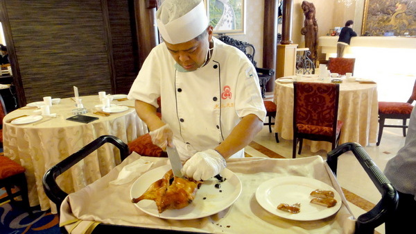 大三元酒樓｜台北米其林餐廳推薦，鑲金的烤鴨很厲害，還有道地港點 @猴屁的異想世界