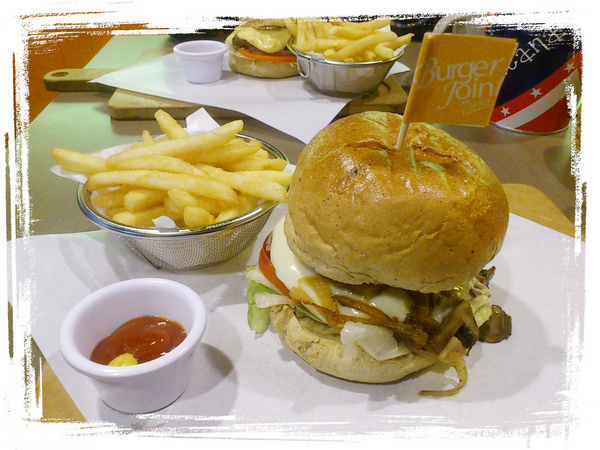 【台中美食】漢堡好好吃！Burger Joint 7分So (台中華美店)！ @猴屁的異想世界