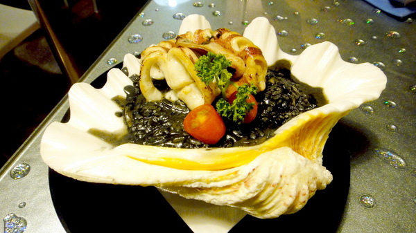 Aqua Kiss 水吻2｜台北內湖美食特色餐廳，墨魚燉飯好吃 @猴屁的異想世界