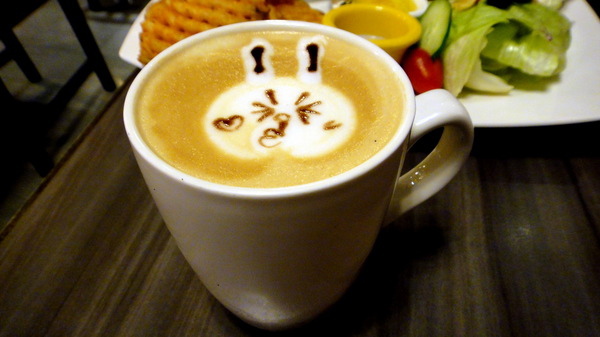 【台北南京】可愛兔兔拉花！Tutti Cafe圖比咖啡創意早午餐！