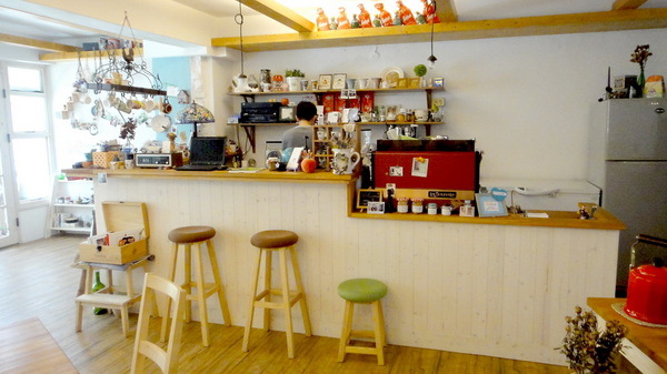 時光咖啡｜台中東海咖啡館，超豐盛香蕉巧克力鬆餅好吃 @猴屁的異想世界