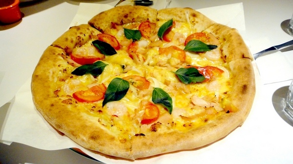 【台中西區】朵那披薩Dona Pizza！燈光美氣氛佳超優質餐點！ @猴屁的異想世界