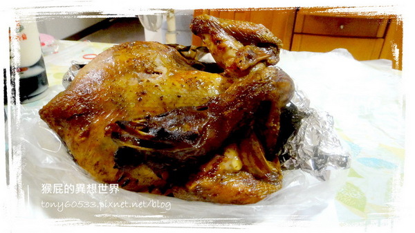 艋舺烤雞工坊｜台北西門町烤雞，新鮮出爐超大隻烤雞，鮮嫩多汁裡面還有包料 @猴屁的異想世界