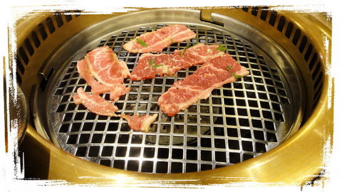 牛角日式炭火燒肉｜板橋燒肉吃到飽，有單點品質的日本燒肉專門店，沙瓦啤酒無限暢飲 @猴屁的異想世界