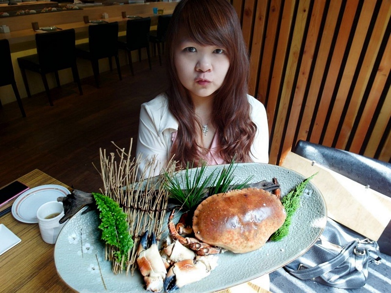 【台中美食】二訪CP值超高本壽司日本料理！隱藏版雙人套餐超級豪華精緻、超大份量、食材高檔！(適合聚餐、有包廂餐廳) @猴屁的異想世界