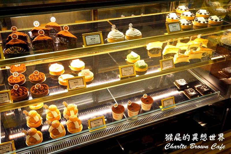 查理布朗咖啡｜台中史努比主題餐廳，環境優、適合聚餐，有當月壽星優惠 @猴屁的異想世界