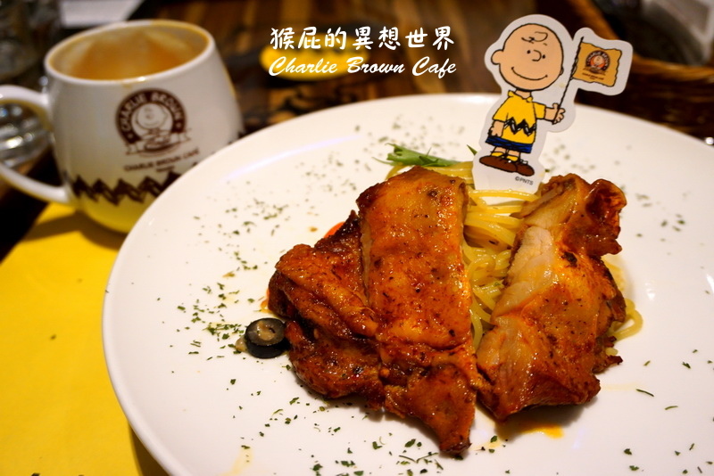 查理布朗咖啡｜台中史努比主題餐廳，環境優、適合聚餐，有當月壽星優惠 @猴屁的異想世界